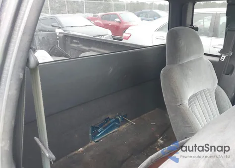 2000 Chevrolet S-10 Ls z USA, uszkodzony, nr VIN 1GCCS1950Y8313817